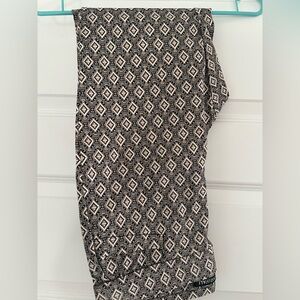 BNWT ROZ & ALI CROPPED PRINT PANTS COMFY AND CUTE